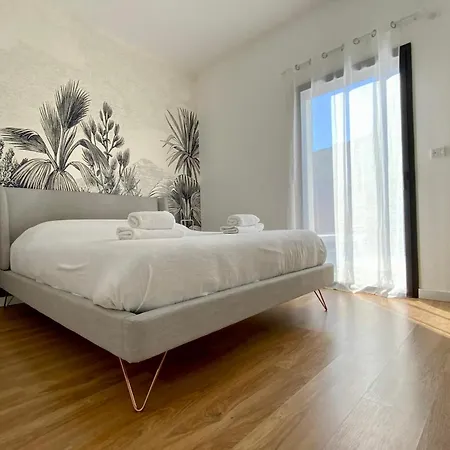 La Blanca - Elegance Between Town And Scrubland! 빌라 Corconne