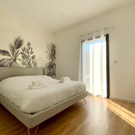 La Blanca - Elegance Between Town And Scrubland!