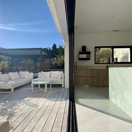 La Blanca - Elegance Between Town And Scrubland!