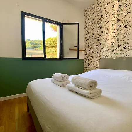La Blanca - Elegance Between Town And Scrubland! Corconne