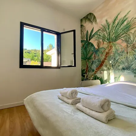 La Blanca - Elegance Between Town And Scrubland! *