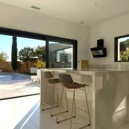 빌라 La Blanca - Elegance Between Town And Scrubland! *